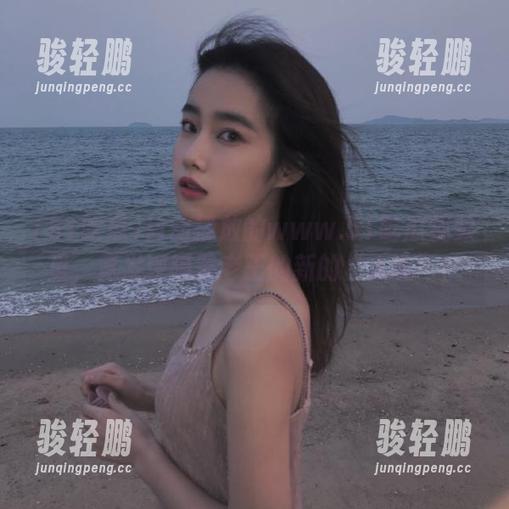 自动播放的www.51吃瓜视频里，竟发现隔壁老王的新的“人设”！