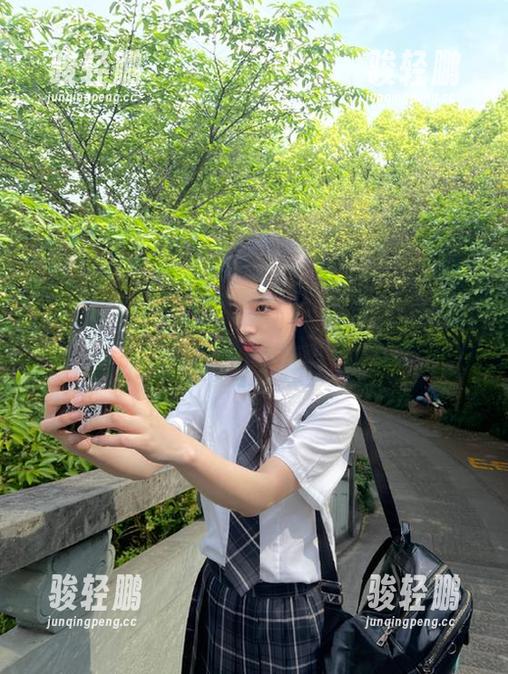 玩51吃瓜网的安卓在线播放，感觉在走一条奇怪的小路！