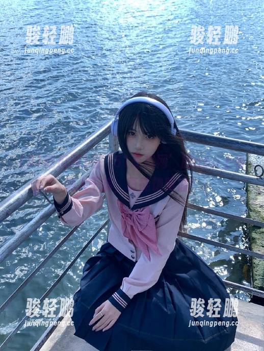 在‘51吃瓜网’的app上看别人干嘛，真能饱眼福！
