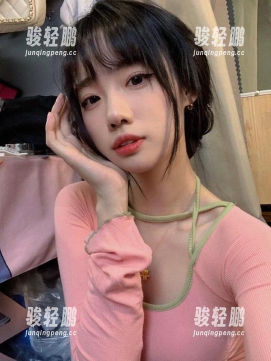 登录718.sx后，我的注意力居然被那张神秘自拍锁住了…