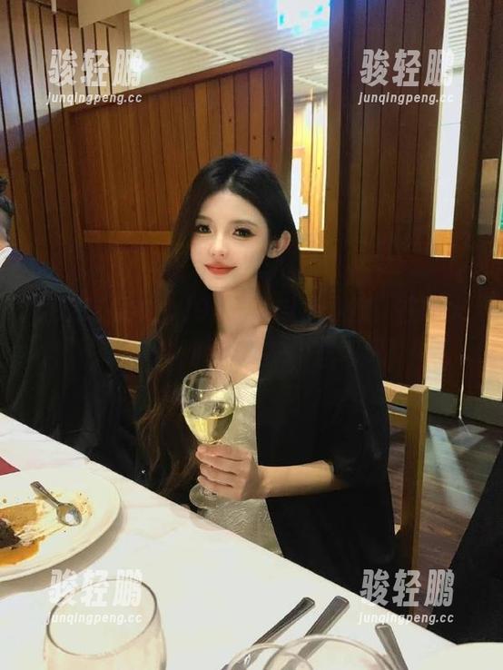 92吃瓜中心导航：在线火速提醒，吃瓜速度不要太快！