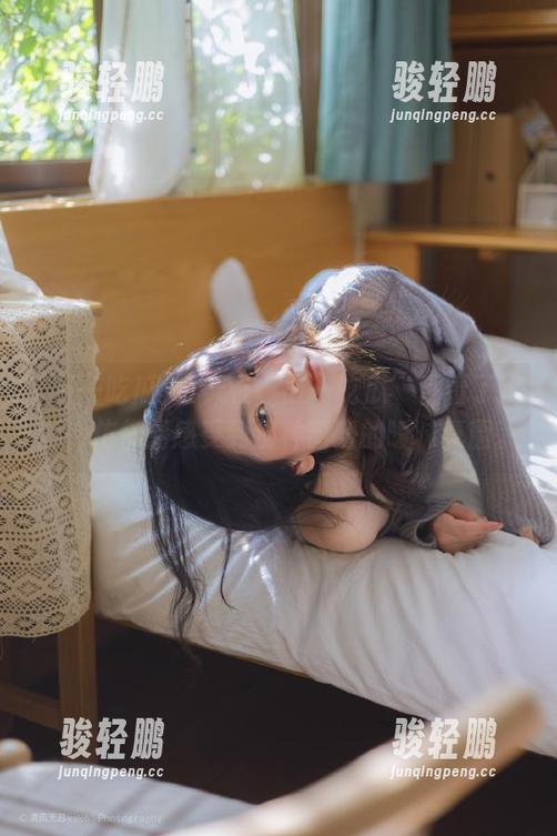 今天在‘五一吃瓜’观看了娜娜，仿佛能感受到那种甜蜜的暧昧氛围。