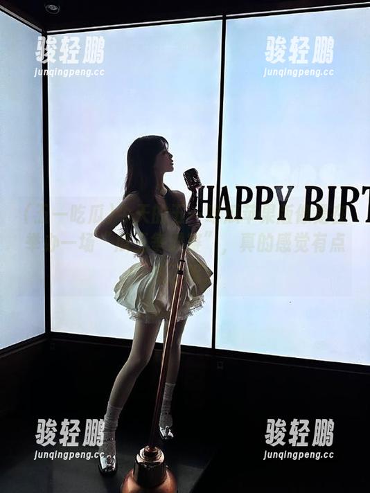 今天的五一吃瓜苹果版像是在举办一场“瓜王争霸赛”，真的感觉有点热了呢。