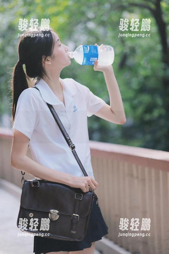 在五一吃瓜网页，今日的大瓜像炸弹一样轰炸你的眼球！