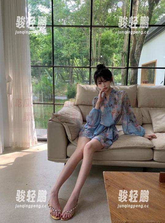 用吃瓜51cg下载热门大瓜，幽默轻松的抢先听取时事“偏见”！