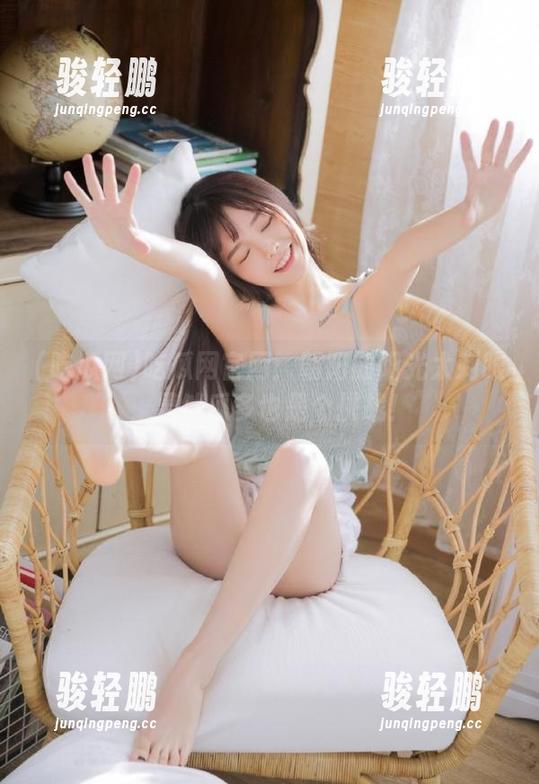 吃瓜网官网：朝阳的阳光太刺眼，果然瓜多也是个挑战！