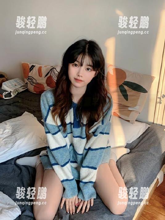 吃瓜网的资源丰收季，朝阳照耀下的每个瓜都是故事的一部分！