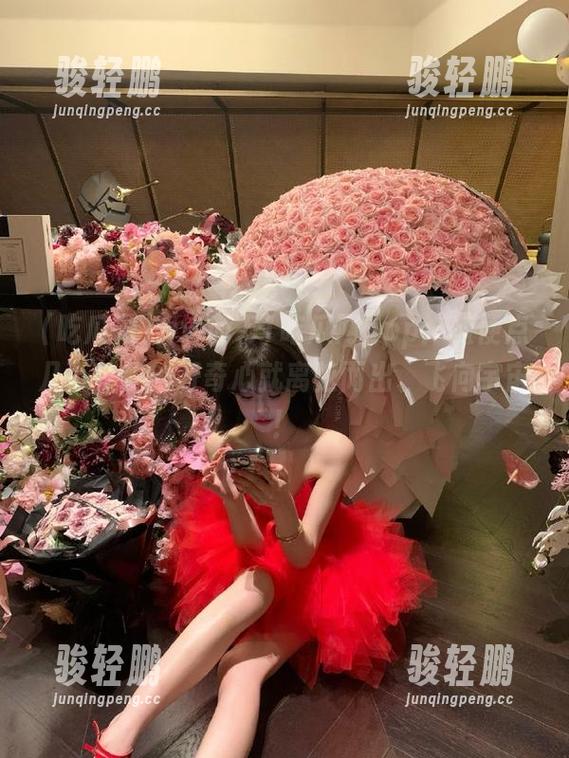 www.51吃瓜网app：随便点几下，我的好奇心就离弦而出、飞向宇宙！