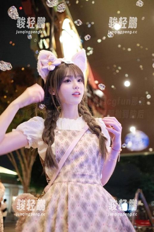 进入吃瓜群众网cgfun那条“网址”，瞬间决定把一切事都抛到脑后，只想吃个瓜。