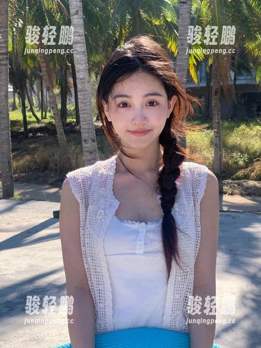 吃瓜论坛新鲜视频：果然网友拍的瓜都是酸的，哈哈！