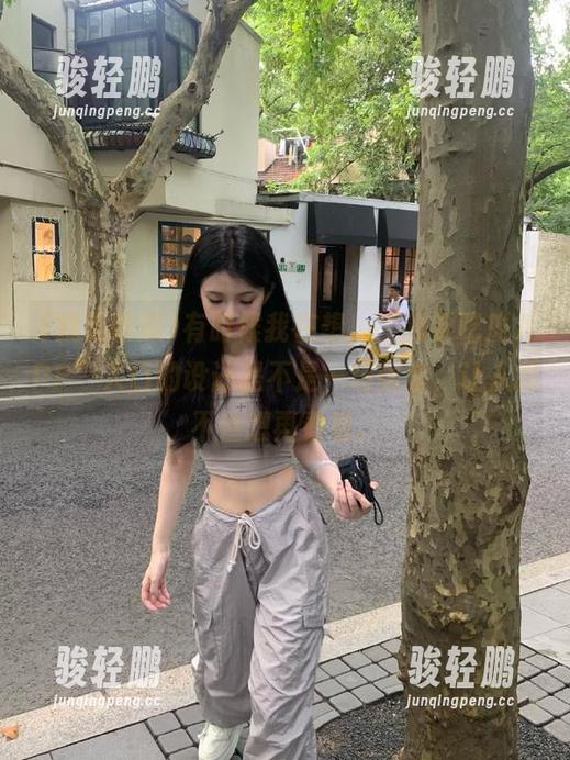 我要吃瓜 有时候我在想,“我要吃瓜APP”入口的设计是不是一场圈套,让人忍不住想再看看。