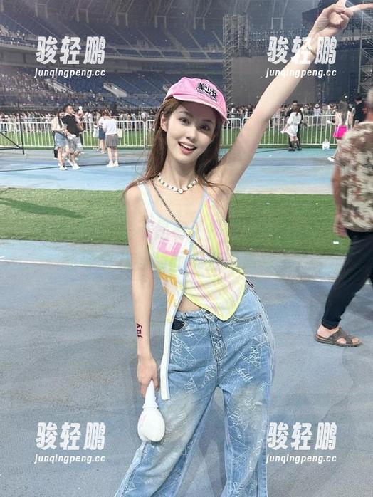 是不是有了扒哥黑料网址，下载每个八卦瞬间都变得简单了？
