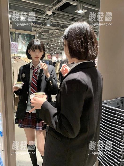 明星黑料 下载明星黑料在ios,瓜田里好像有点黑暗!