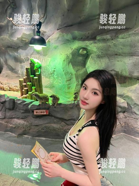上班偷闲？别忘了“黑料不打烊”分享在线观看的款点，叹息间，也许就添了好几颗瓜。
