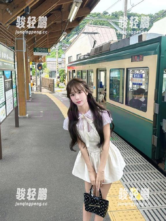 “黑料网址”：免费获取撕扯人心的瓜，别怪我没提醒你哦！